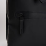 Zaino nero impermeabile uomo 13320 01 RAINS 