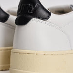 Sneakers Medalist low uomo nera e bianca AULM LL22 AUTRY 