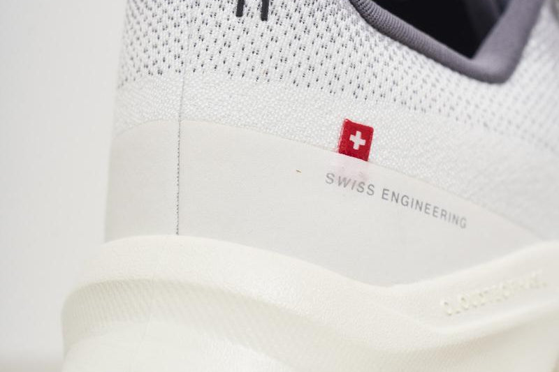 Sneakers uomo Cloudtilt bianche e grigie 3ME10103247 IVORY ON RUNNING 
