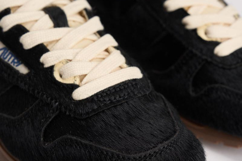 Sneakers donna Windspin in suede nera WSLW YN01 AUTRY 