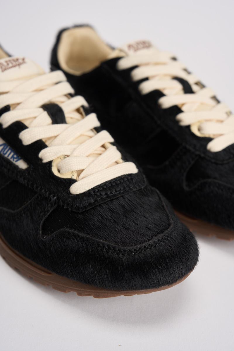 Sneakers donna Windspin in suede nera WSLW YN01 AUTRY 