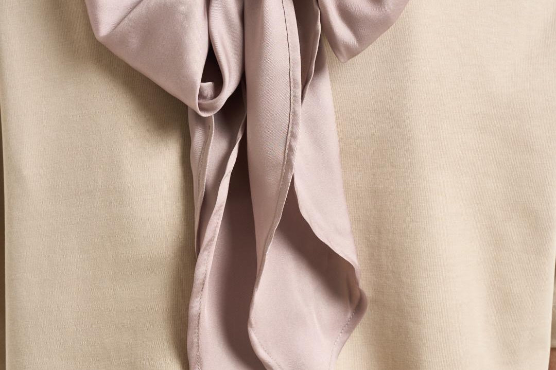 T-shirt donna Segunda beige con fiocco sul retro Y6SJ13 V62 SEMICOUTURE 