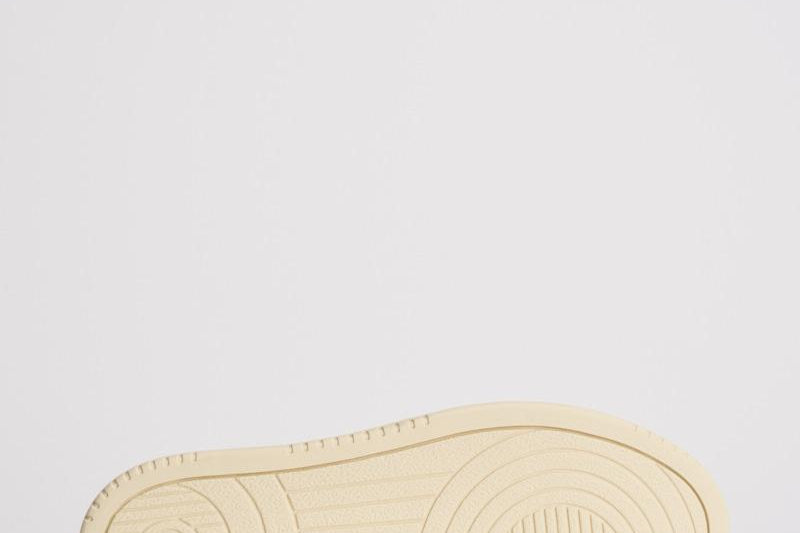 Sneakers donna medalist low in suede e nera AULW LS21 AUTRY 