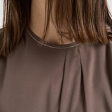 Top donna smanicato plissettato marrone A08634 07325151 PESERICO 