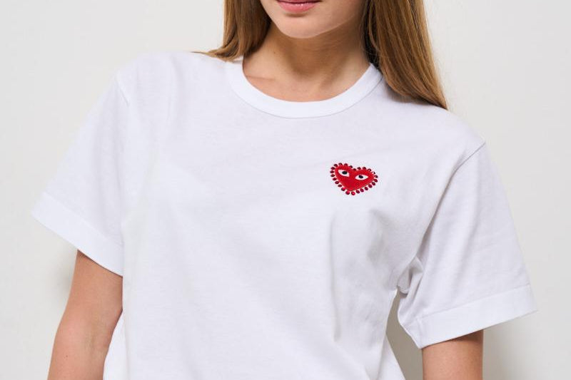 T-shirt donna girocollo bianca AXT801 WHITEXRED COMME DES GARCON PLAY 
