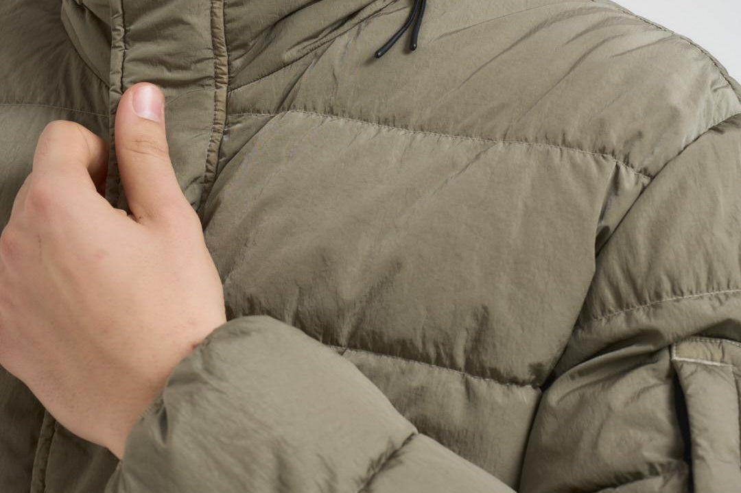 Piumino uomo trapuntato grigio pietra 19CMOW012A 005904G356 C.P. COMPANY 