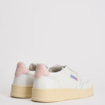 Sneakers donna medalist low in pelle bianca e rosa AULW LL16 AUTRY 