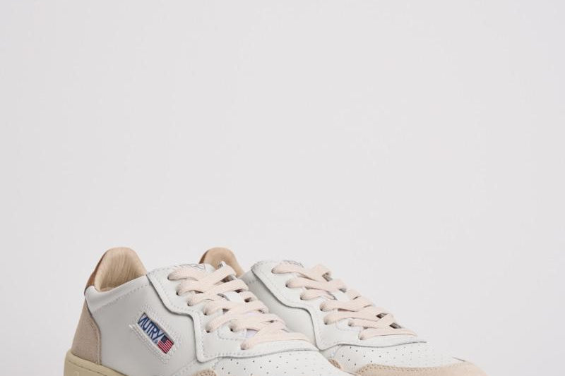 Sneakers uomo Medalist low in suede beige e caramello AULM LS02 AUTRY 