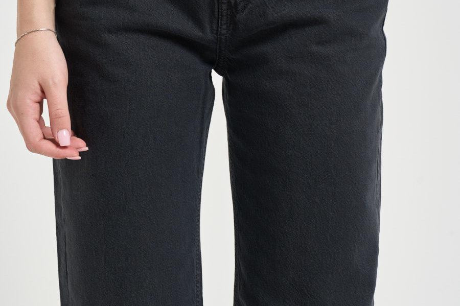 Jeans donna gamba dritta in denim nero WINNTTWILL CARBON HAIKURE 