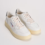 Sneakers uomo Medalist low bianca e nera AULM LL22 AUTRY 