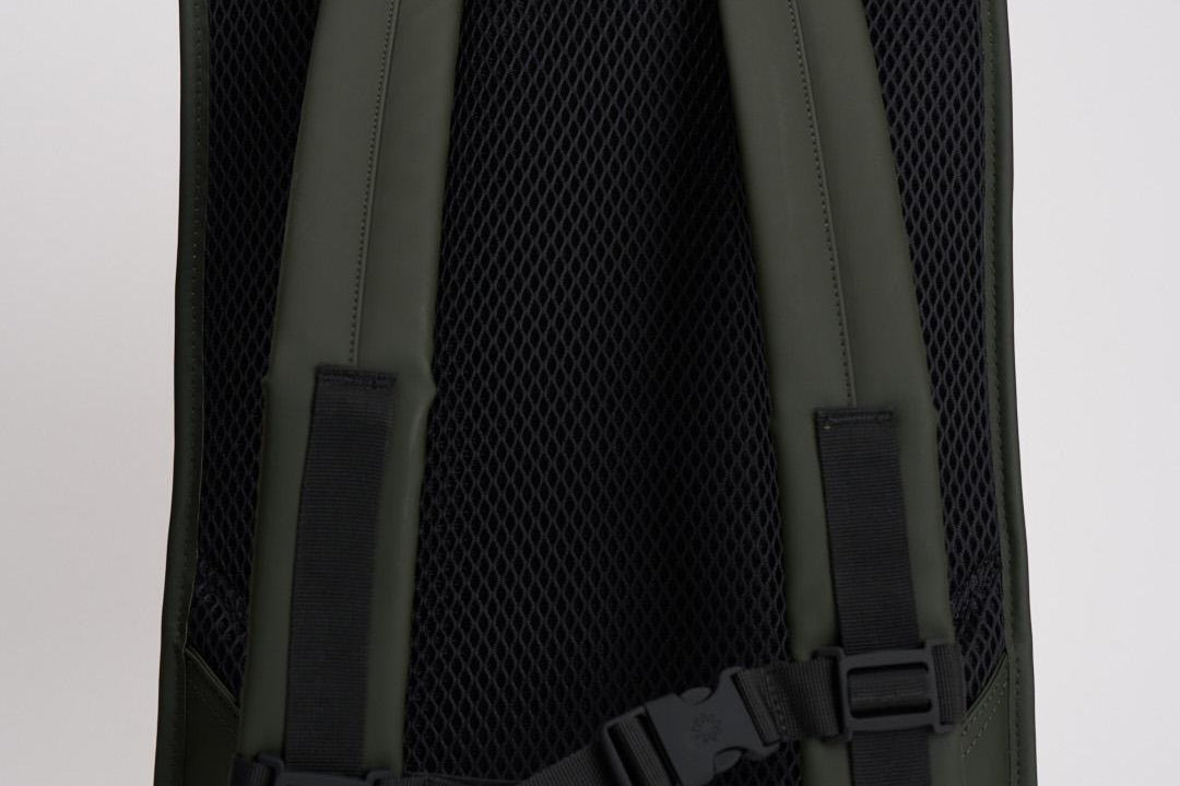 Zaino uomo impermeabile verde 13320 03 RAINS 