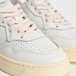 Sneakers donna Medalist Low bianca e oro AULW LL06 AUTRY 
