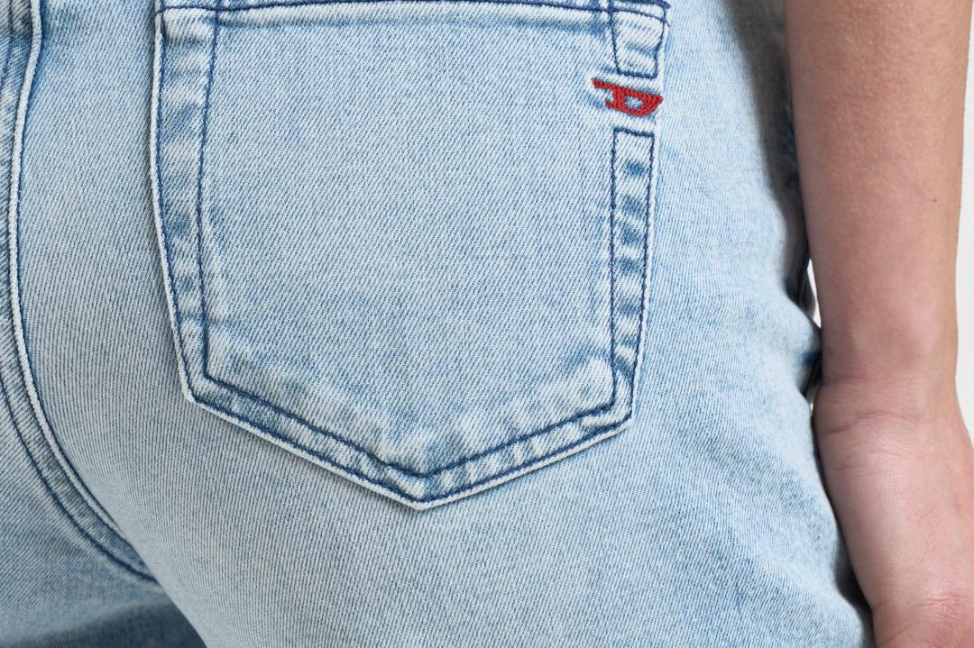 Jeans donna flare D-Akemi 1978 in denim chiaro A03624 0ADBJ01 DIESEL 