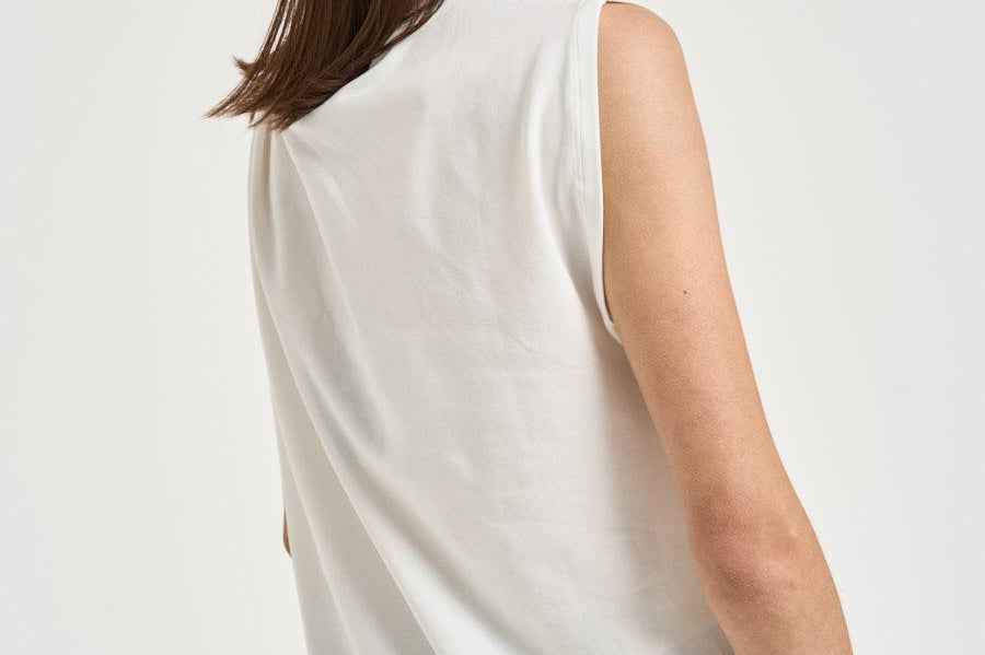 T-shirt donna smanicata con dettaglio gioiello dorato 106478A35D MELODYZ05 PINKO 