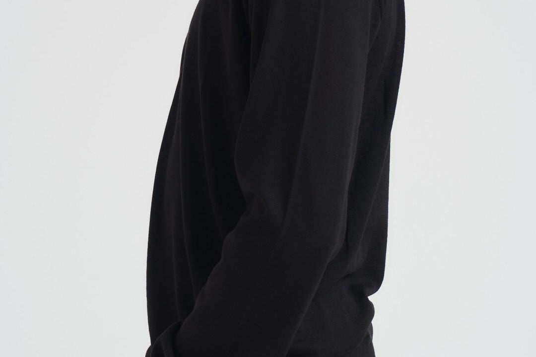 Polo uomo in lana merino nera GMP01353 P00104190100 GOLDEN GOOSE 