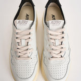 Sneakers uomo Medalist Low nera e bianca AULM ML02 AUTRY 