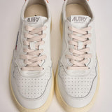 Sneakers uomo Medalist low bianca e arancione AULM LL26 AUTRY 
