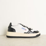 Sneakers uomo medalist low bicolor in pelle bianca e nera AULW WB01 AUTRY 
