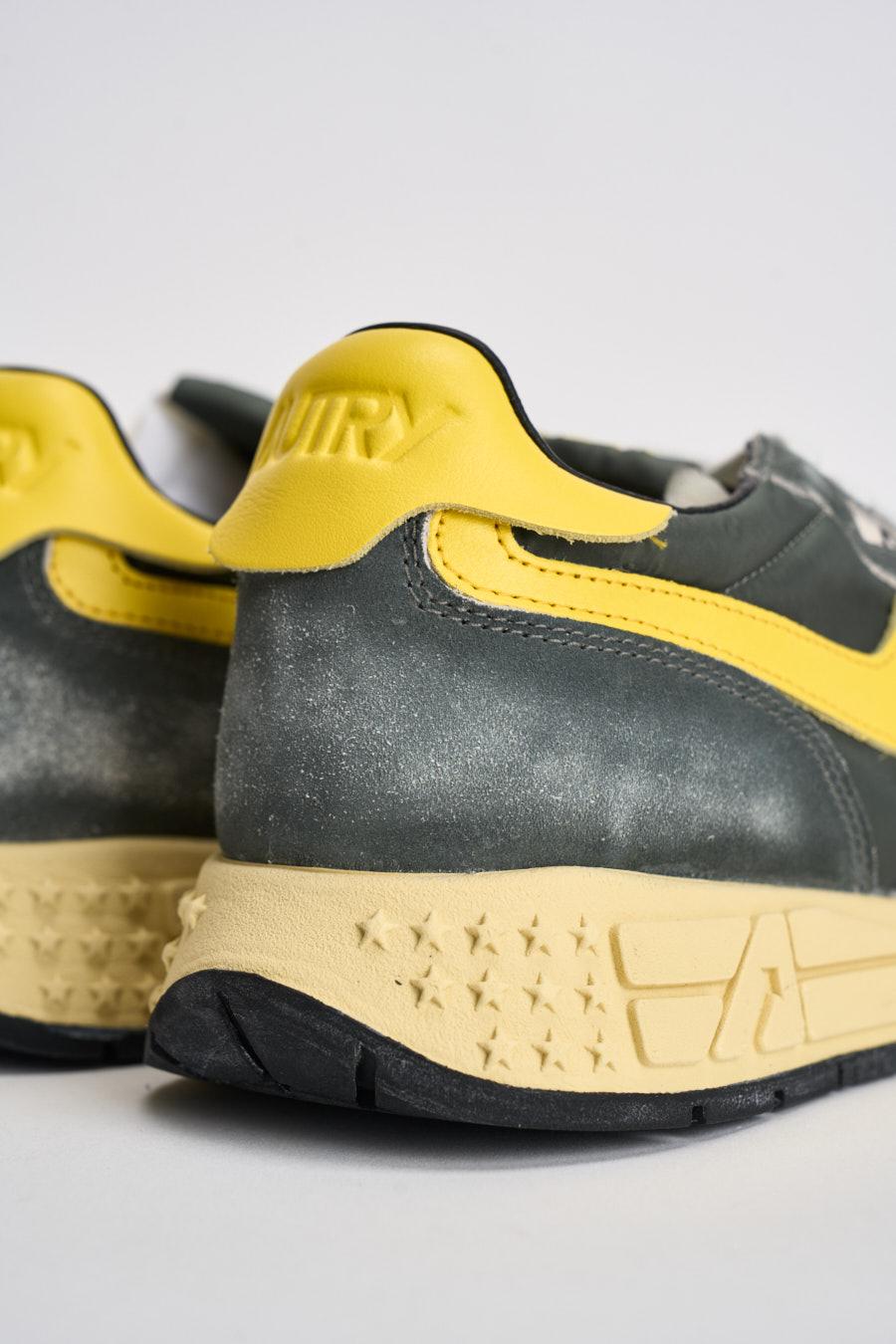 Sneakers uomo Reelwind grigia e gialla WWLM GQ06 AUTRY 
