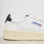 Sneakers donna Medalist bianca e nera AULW LL22 AUTRY 