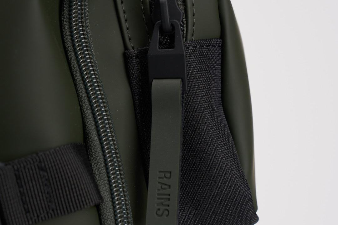 Zaino verde impermeabile 14330 03 RAINS 