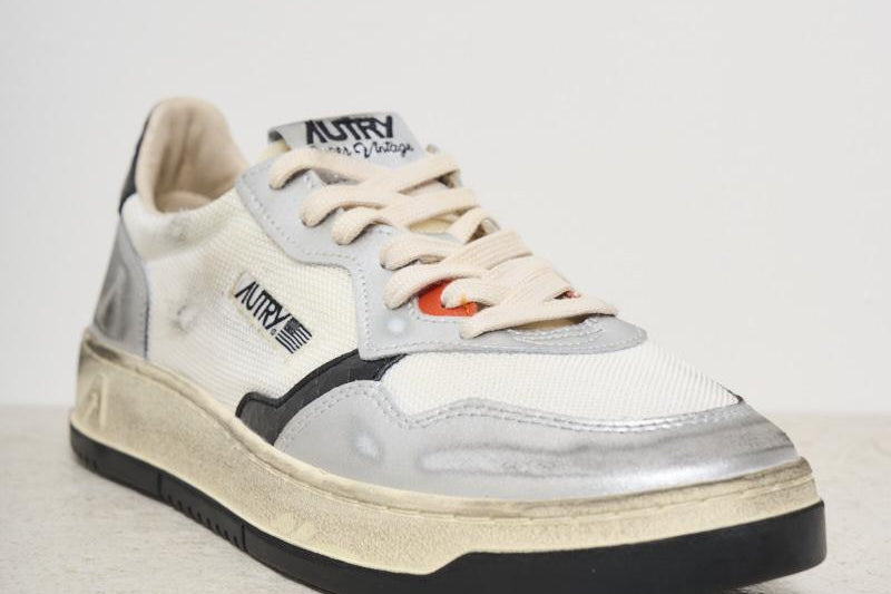 Sneakers uomo Medalist Super Vintage bianca, nera e argento AVLM MS13 AUTRY 