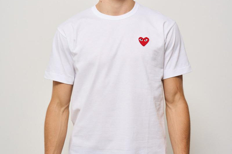 T-shirt uomo bianca con cuore rosso AXT108 WHITE COMME DES GARCON PLAY 