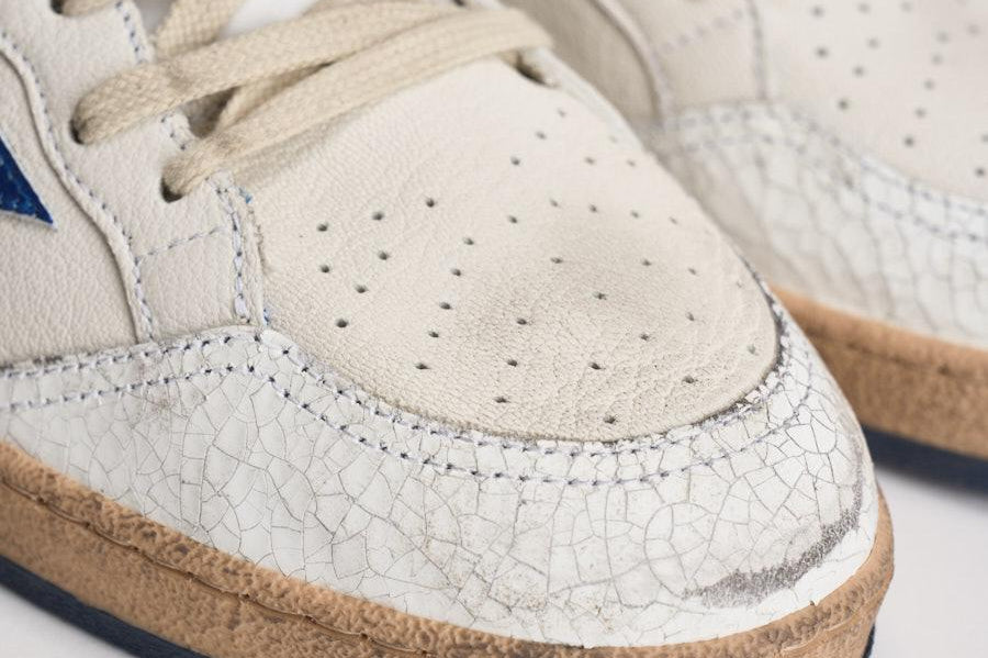 Sneakers uomo Ball Star bianco e blu elettrico GMF00117 F00219810327 GOLDEN GOOSE 
