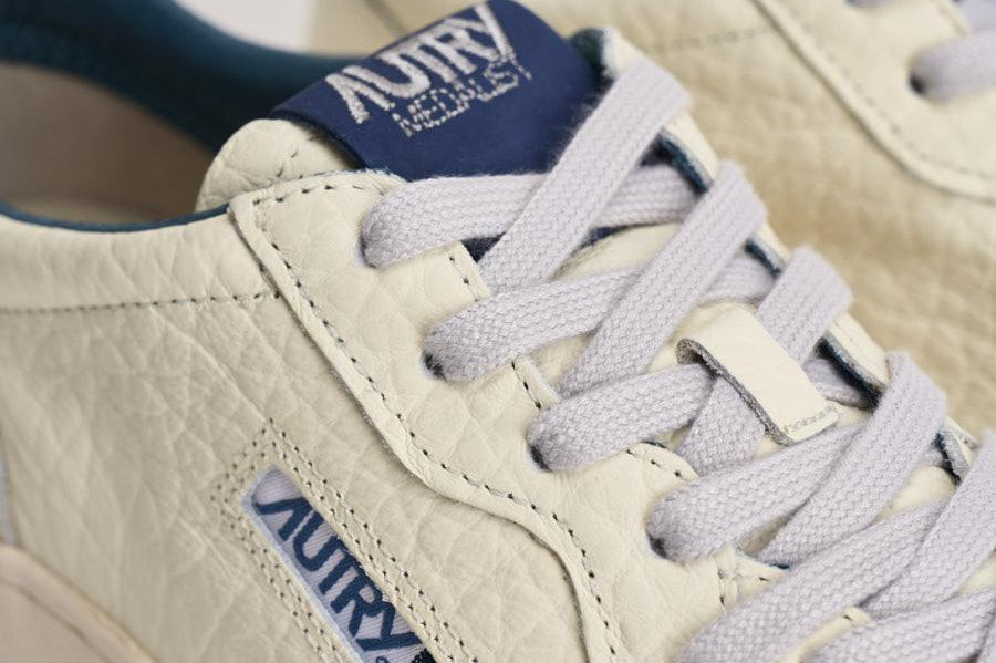 Sneakers uomo Medalist Low panna e blu AULM NE20 AUTRY 