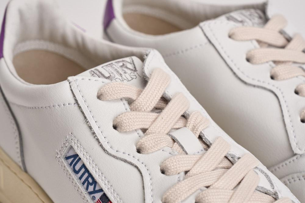 Sneakers uomo Medalist Low bianca e viola AULM LL08 AUTRY 