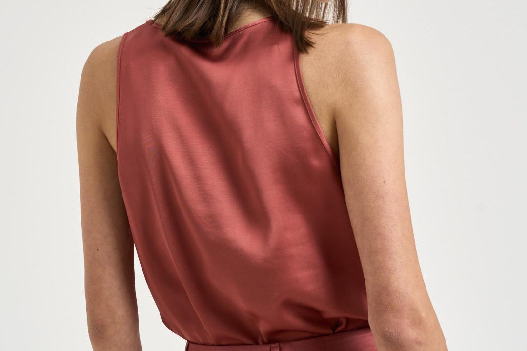 Top donna in raso rosso mattone A08481 06638124 PESERICO 