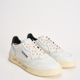 Sneakers uomo Medalist Low nera e bianca AULM ML02 AUTRY 