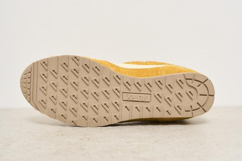 Sneakers donna Windspin in suede ocra SLWU B03 AUTRY 