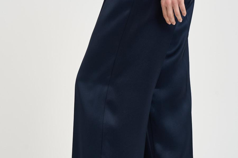 Pantalone donna con pinces satinato blu 12021 NAVY ANINE BING 