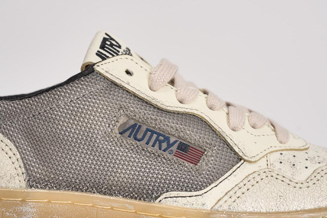 Sneakers donna Medalist Low Super Vintage bianco e argento AVLW ME01 AUTRY 