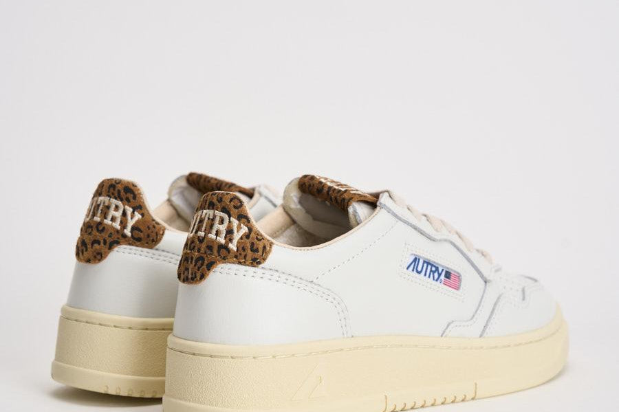 Sneakers Medalist Low donna bianche e animalier AULW HJ02 AUTRY 