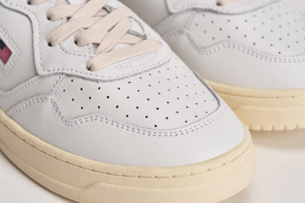 Sneakers uomo Medalist Low bianca e viola AULM LL08 AUTRY 