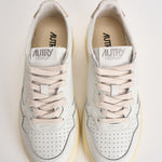 Sneakers donna Medalist Low bianca e oro AULW LL06 AUTRY 