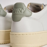 Sneakers uomo Medalist Low bianca e grigia AULM LL11 AUTRY 