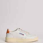 Sneakers uomo Medalist low bianca e arancione AULM LL26 AUTRY 