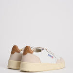 Sneakers uomo Medalist low in suede beige e caramello AULM LS02 AUTRY 