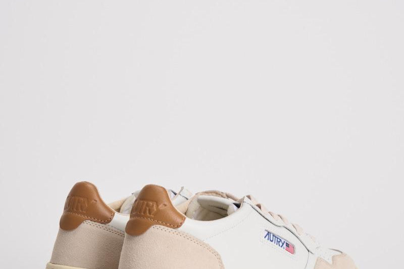 Sneakers uomo Medalist low in suede beige e caramello AULM LS02 AUTRY 