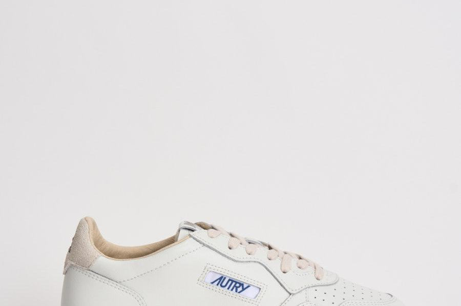 Sneakers uomo Medalist Low bianca e beige AULM BJ04 AUTRY 