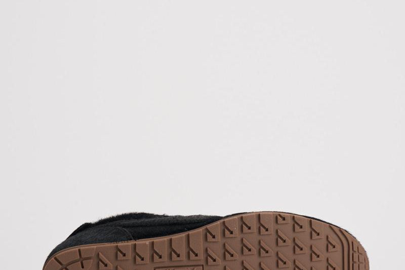Sneakers donna Windspin in suede nera WSLW YN01 AUTRY 
