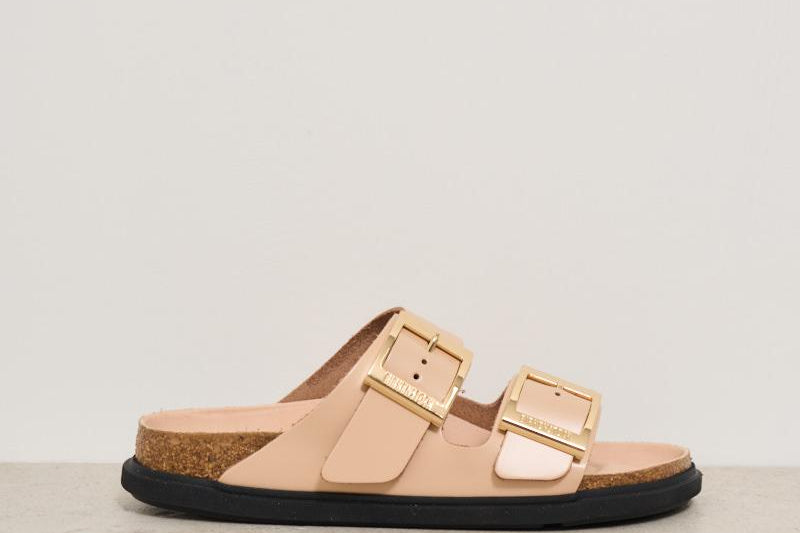 Sandalo donna Arizona in vernice rosa Droplet Buckle limited edition 1029386 NEWBEIGE BIRKENSTOCK 