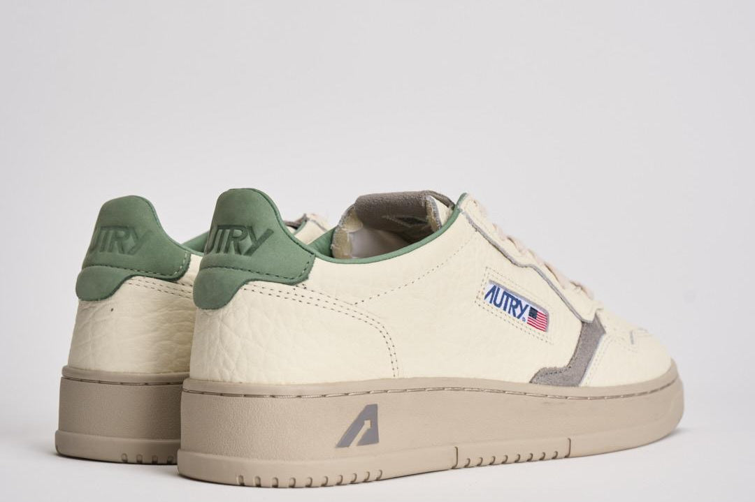 Sneakers uomo Medalist Low bianca e verde salvia AULM NE16 AUTRY 