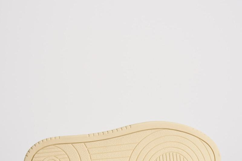 Sneakers donna medalist low in pelle bianca e beige AULW LL87 AUTRY 