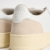 Sneakers donna Medalist Low in suede bianca e panna AULW LS33 AUTRY 