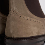 Stivali chelsea uomo Henry in camoscio biege HENRY VISONE TRICKER'S 