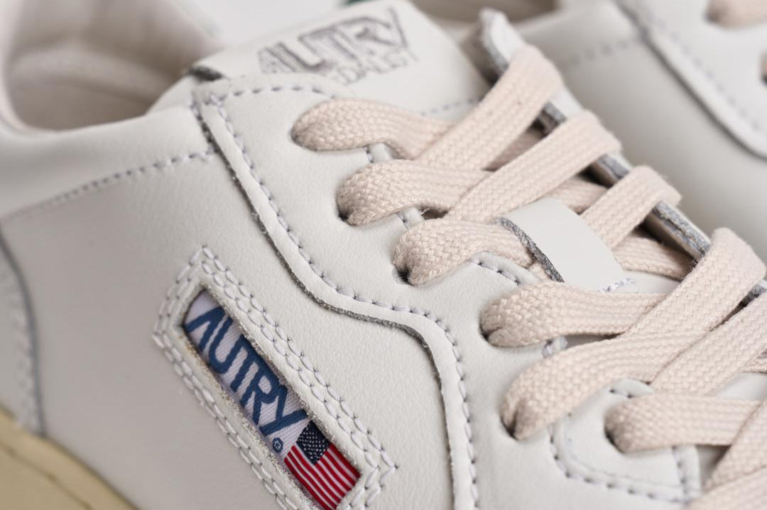 Sneakers uomo Medalist Low bianca e verde AULM LL20 AUTRY 